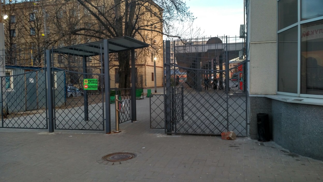 вход